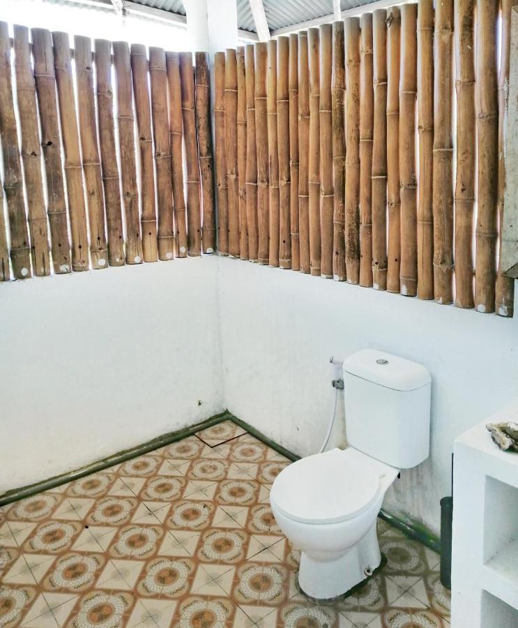 Lambo Homestay Waikabubak Buitenkant foto