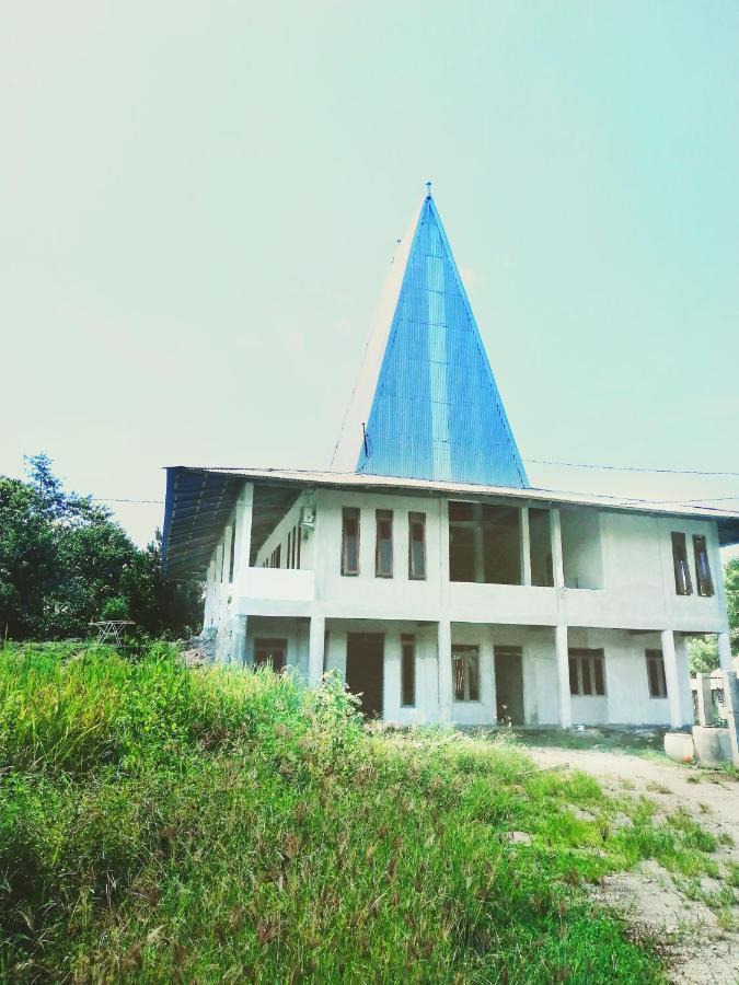 Lambo Homestay Waikabubak Buitenkant foto