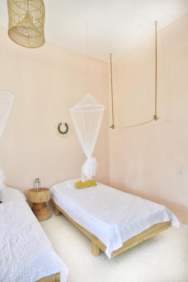 Lambo Homestay Waikabubak Buitenkant foto