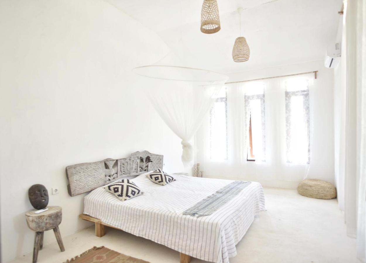 Lambo Homestay Waikabubak Buitenkant foto